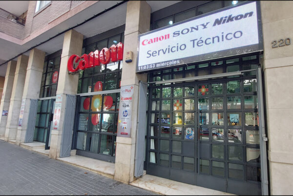Local comercial en venta en RENTABILIDAD en BARCELONA arrendado a CANON servicio técnico