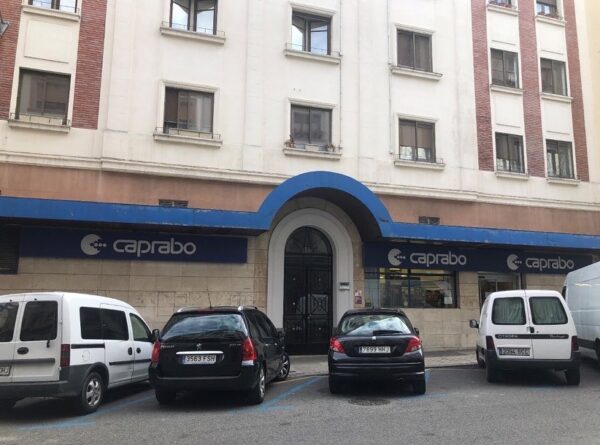 Gran local comercial en VENTA en RENTABILIDAD (ya con inquilino) en C/ Amaya 11 del II Ensanche de Pamplona.